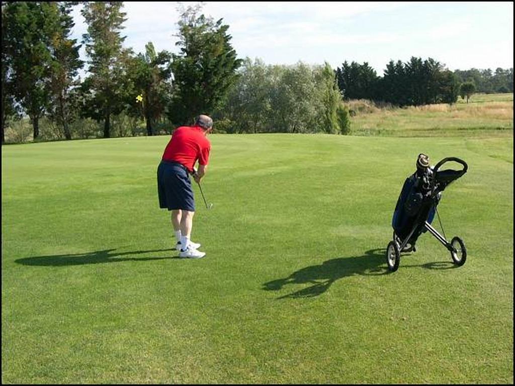 Tenuta Lamborghini Golf & Resort 帕尼卡莱 外观 照片