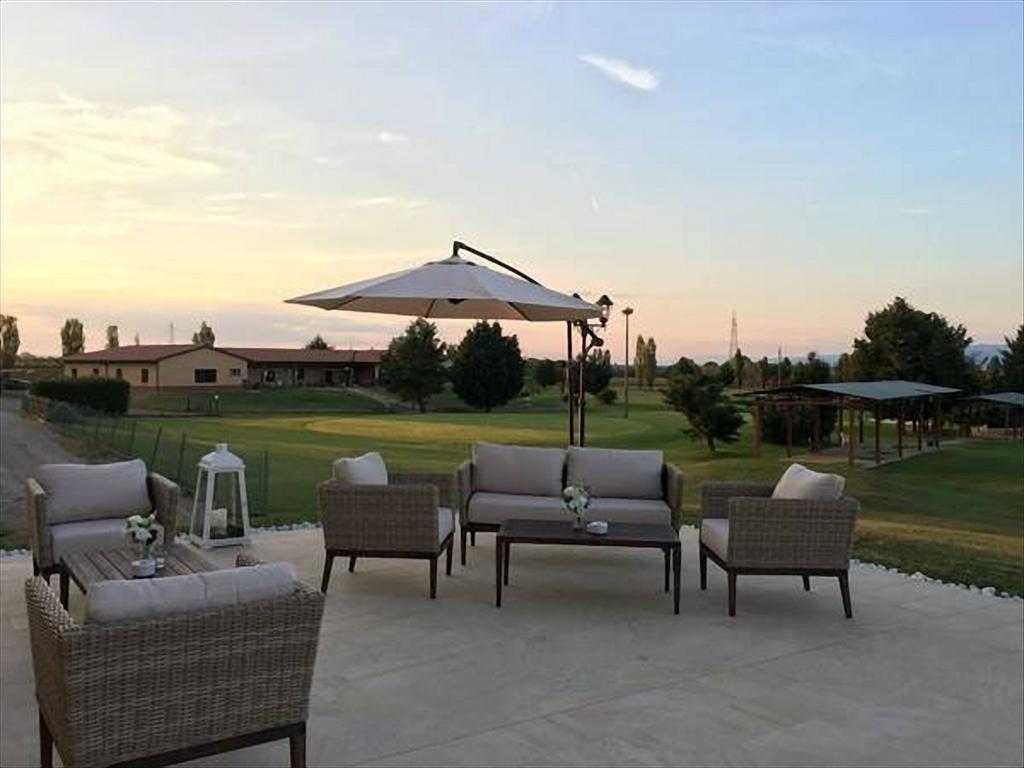 Tenuta Lamborghini Golf & Resort 帕尼卡莱 外观 照片