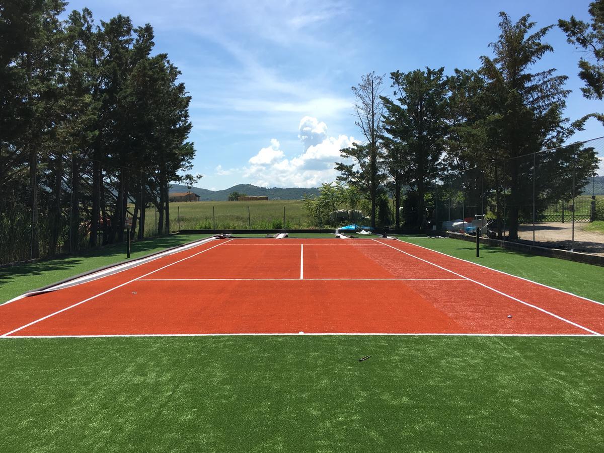 Tenuta Lamborghini Golf & Resort 帕尼卡莱 外观 照片